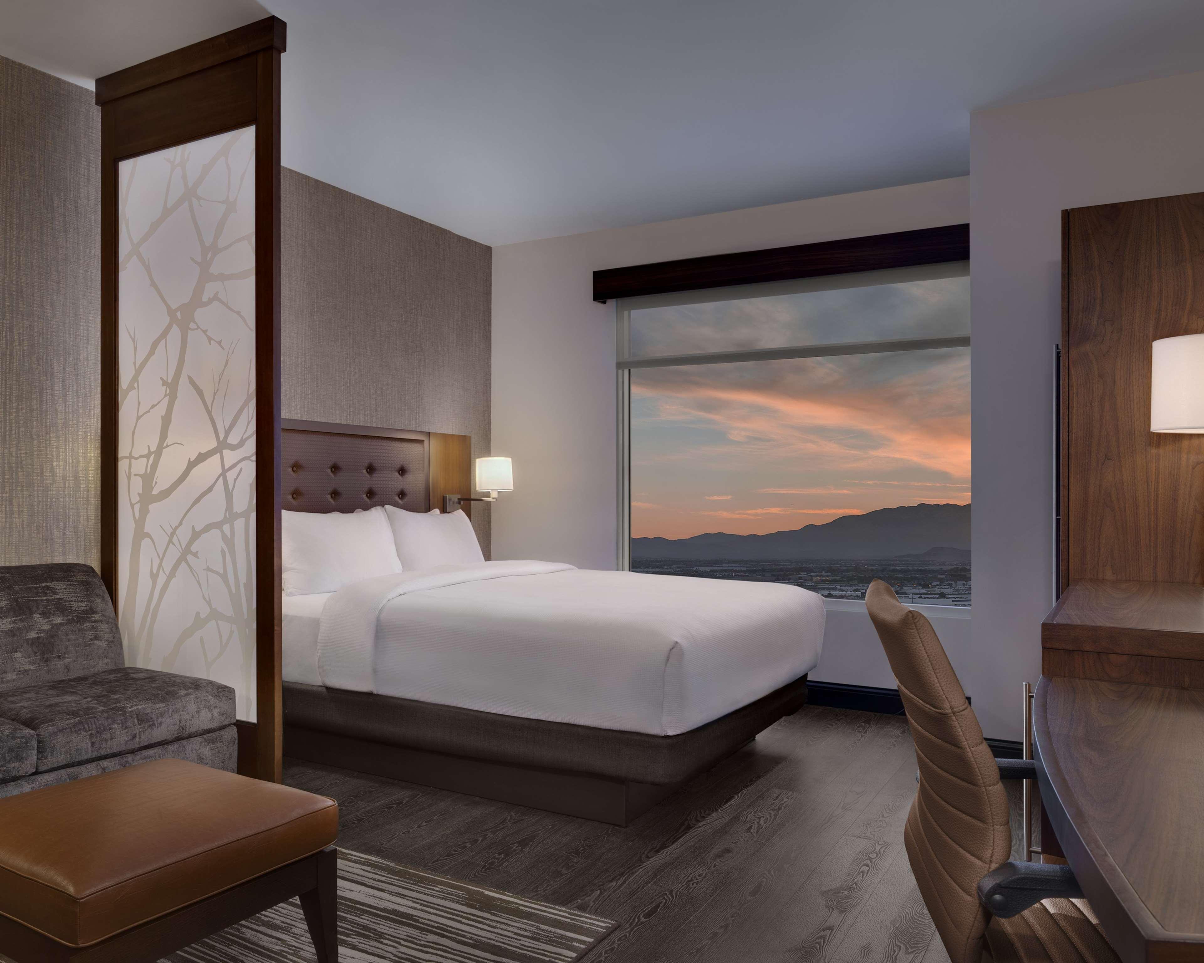 Hyatt Place Las Vegas At Silverton Village Экстерьер фото