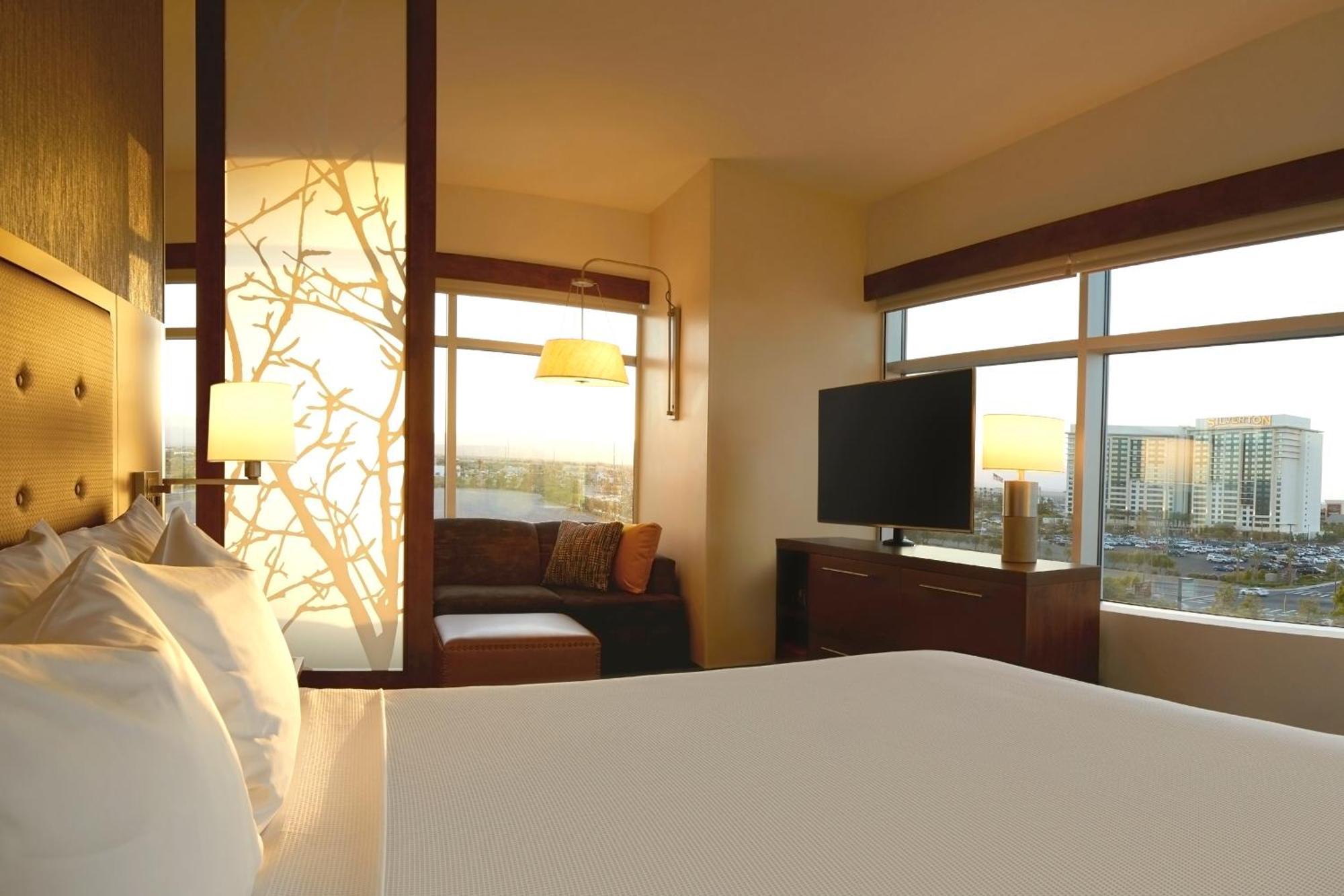 Hyatt Place Las Vegas At Silverton Village Номер фото