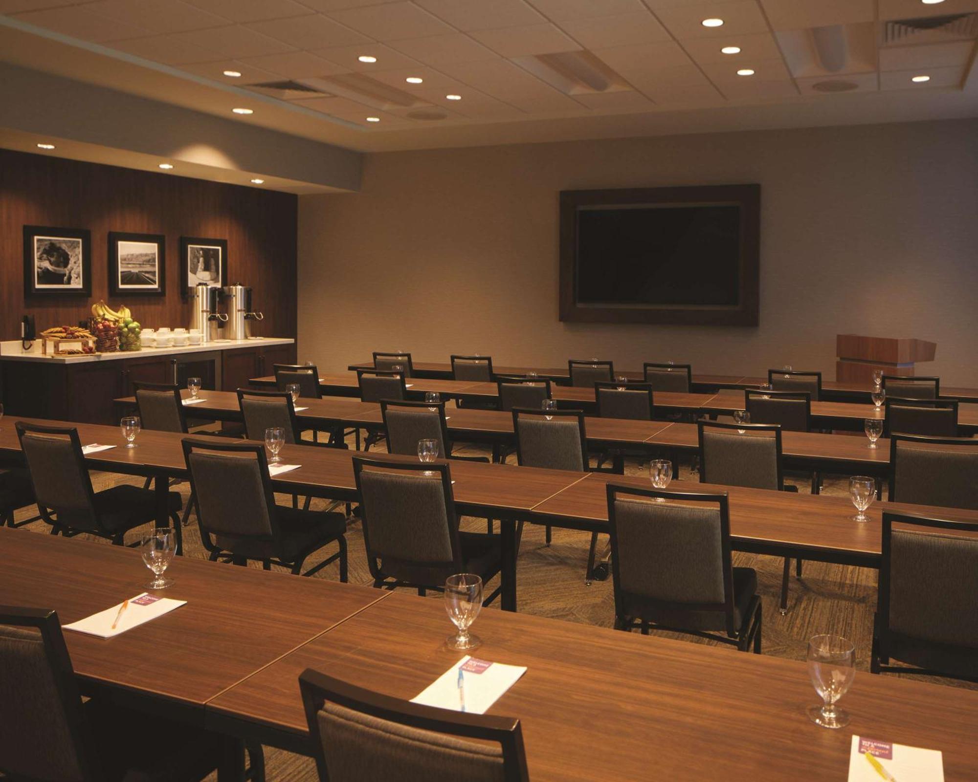 Hyatt Place Las Vegas At Silverton Village Экстерьер фото