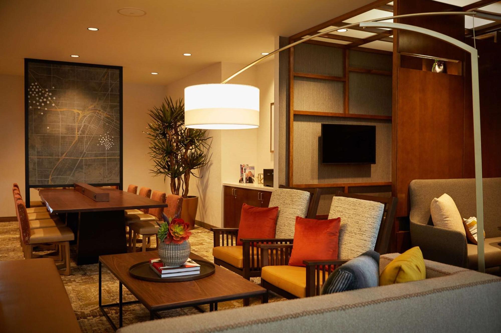 Hyatt Place Las Vegas At Silverton Village Экстерьер фото